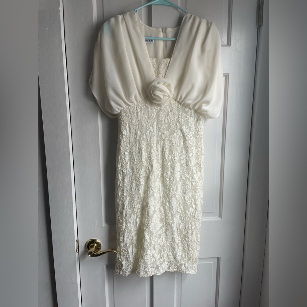 White lace women’s dress petite